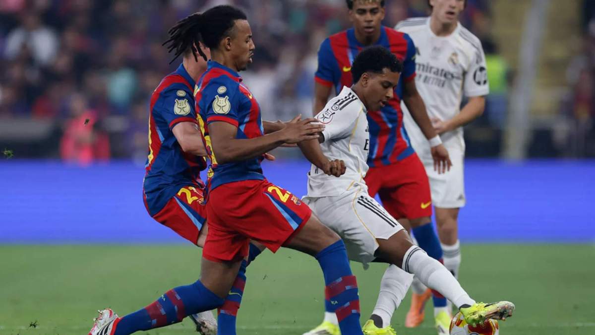 Rodrygo Goes en un lance del juego durante el Clásico