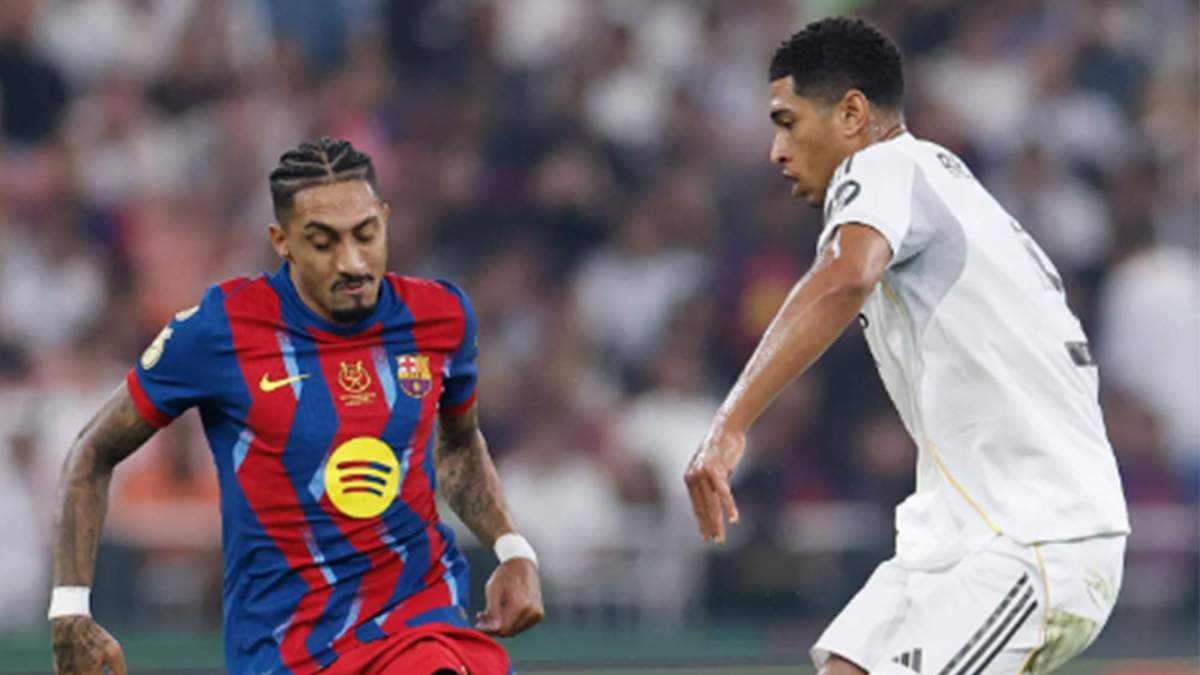 Jude Bellingham disputando la final de la Supercopa de España.