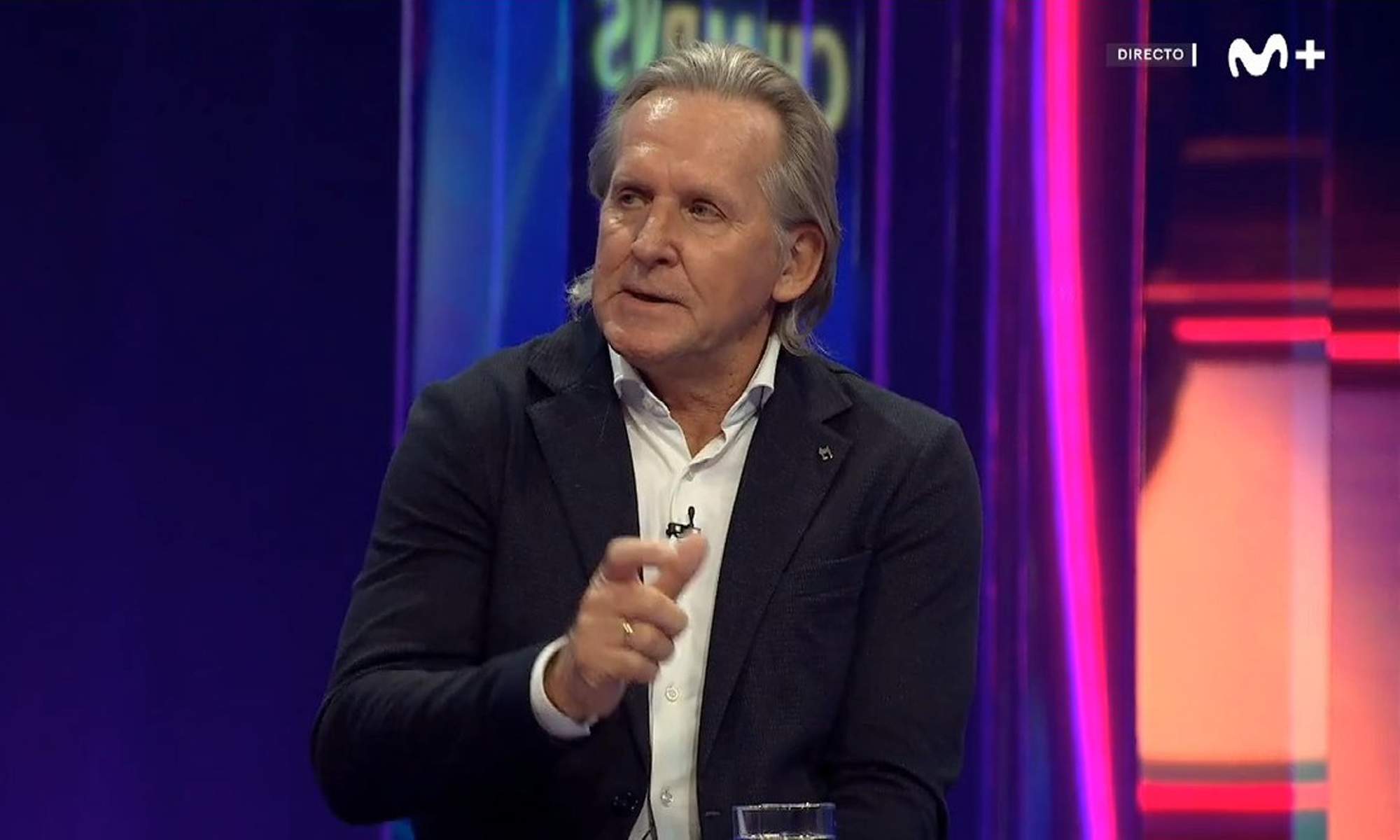 Schuster dando su opinión en Movistar.