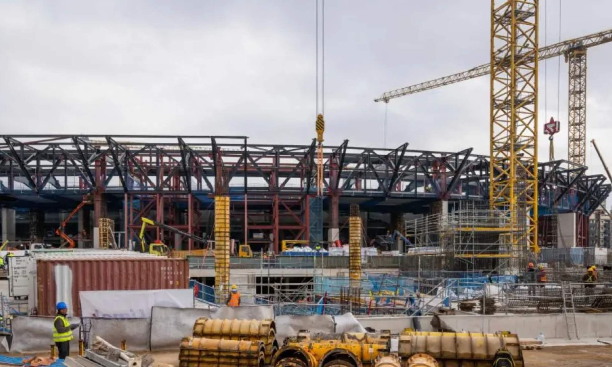 Las obras del Camp Nou están siendo una auténtica desgracia para el Barça, que podría enfrentarse a un derribo del estadio en la próxima década.
