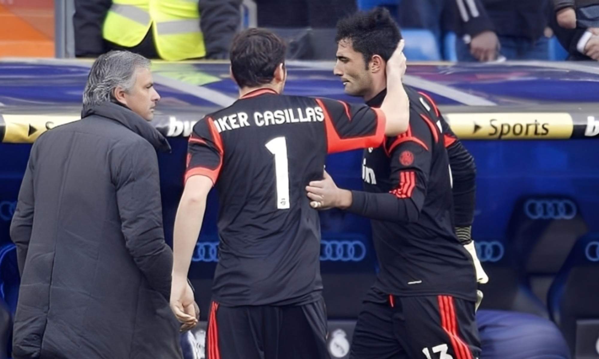 Antonio Adán, junto a Iker Casillas y José Mourinho, durante su etapa en el primer equipo del Real Madrid.