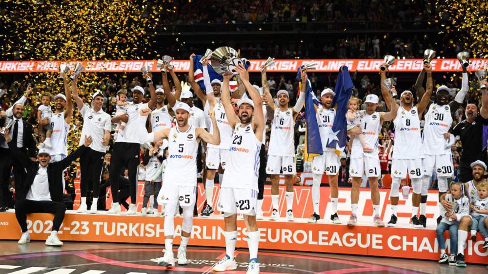 Rudy Fernández y Sergio Llull, levantando la última Euroliga del Real Madrid en 2023.