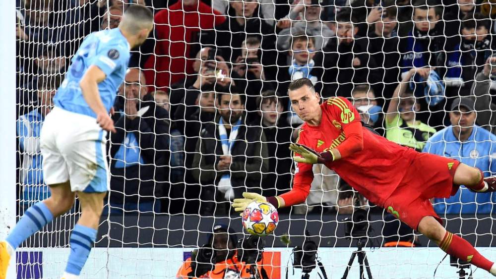 Andriy Lunin paró dos penaltis al City en Champions hace dos años y firmó su mejor temporada en el Real Madrid entonces.