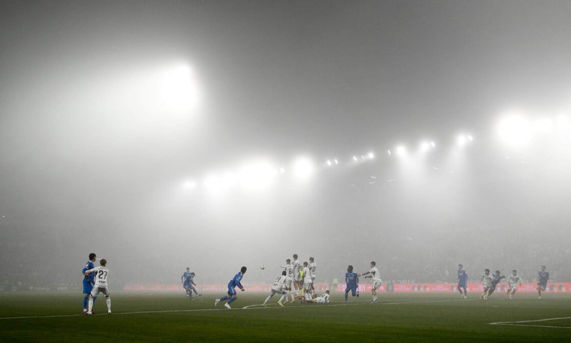 La niebla fue una de las características principales del partido de esta noche entre el Albacete y el Real Madrid.