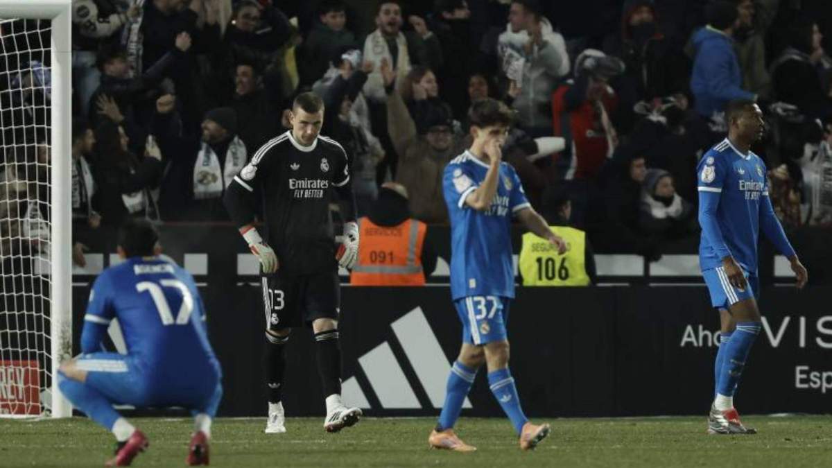 Jugadores del Real Madrid lamentándose tras la eliminación