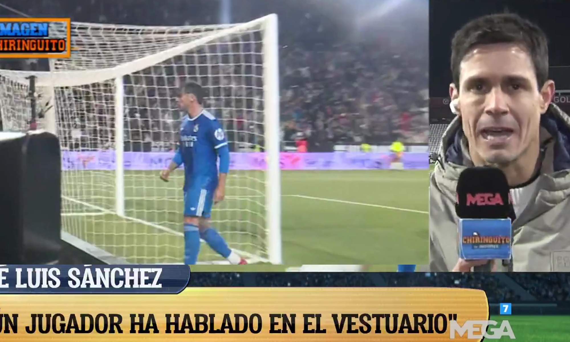 Edu Aguirre hablando con el micrófono de El Chiringuito.