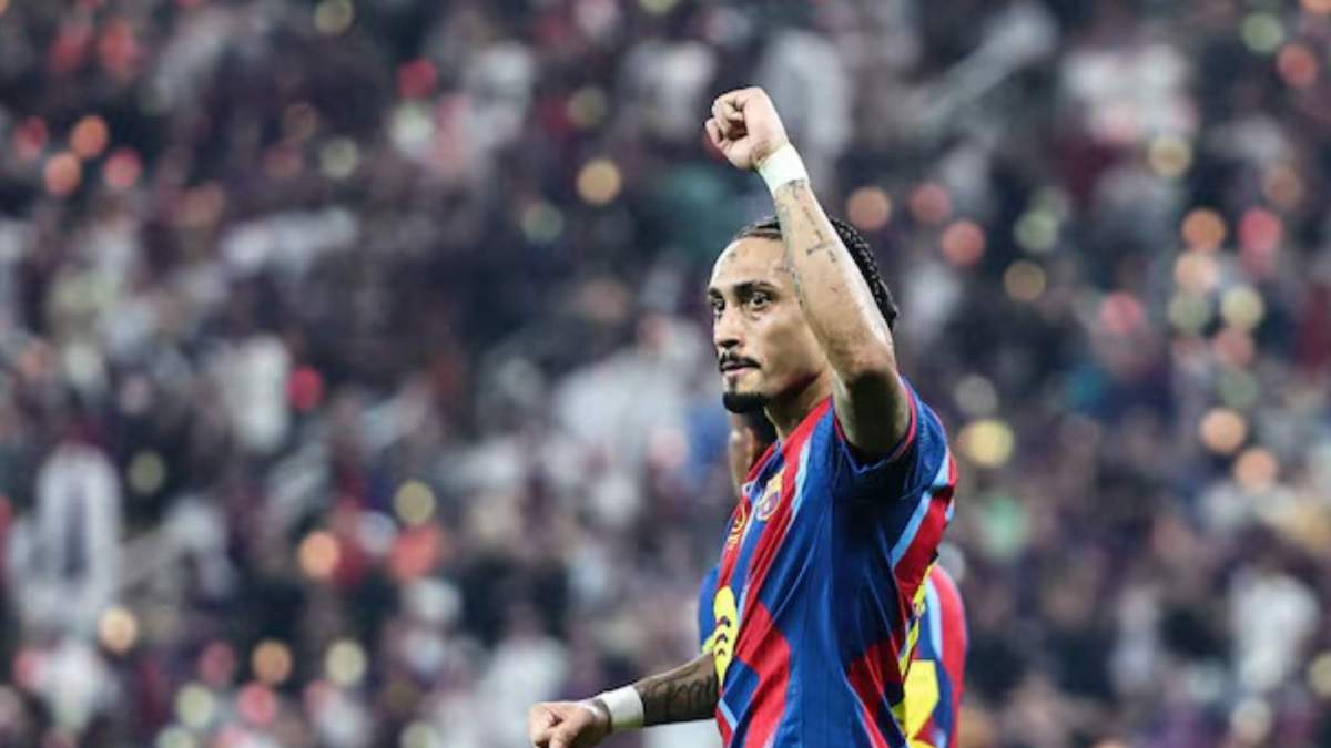 Raphinha celebrando su gol al Racing