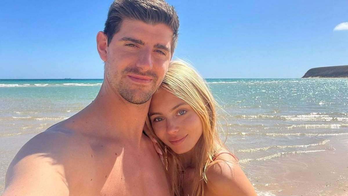 Courtois de vacaciones con su mujer