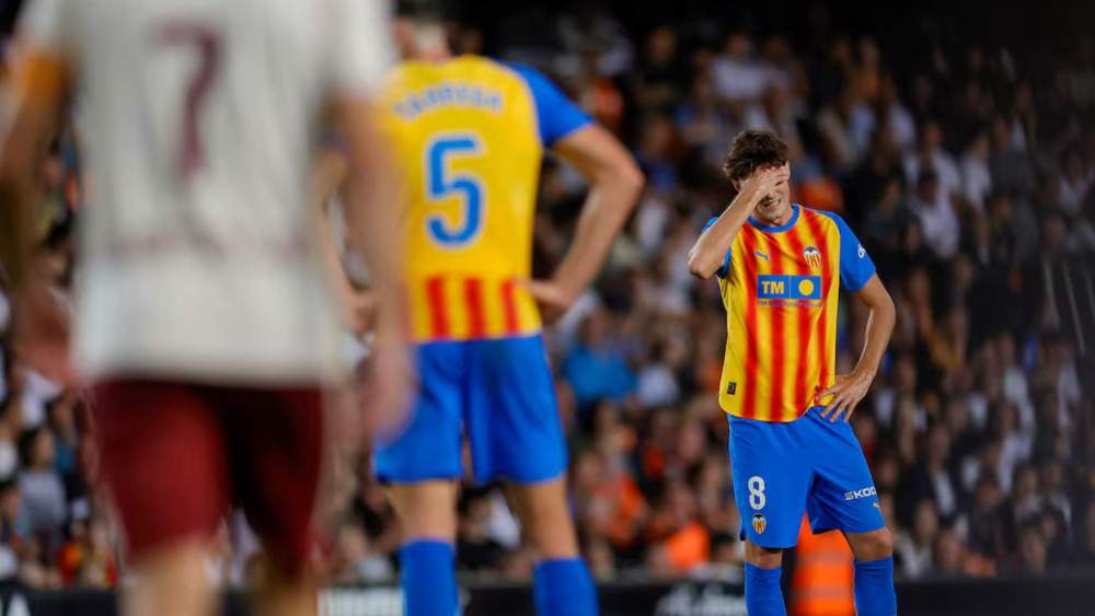 Javi Guerra, con las manos en la cabeza, en un encuentro de esta temporada.