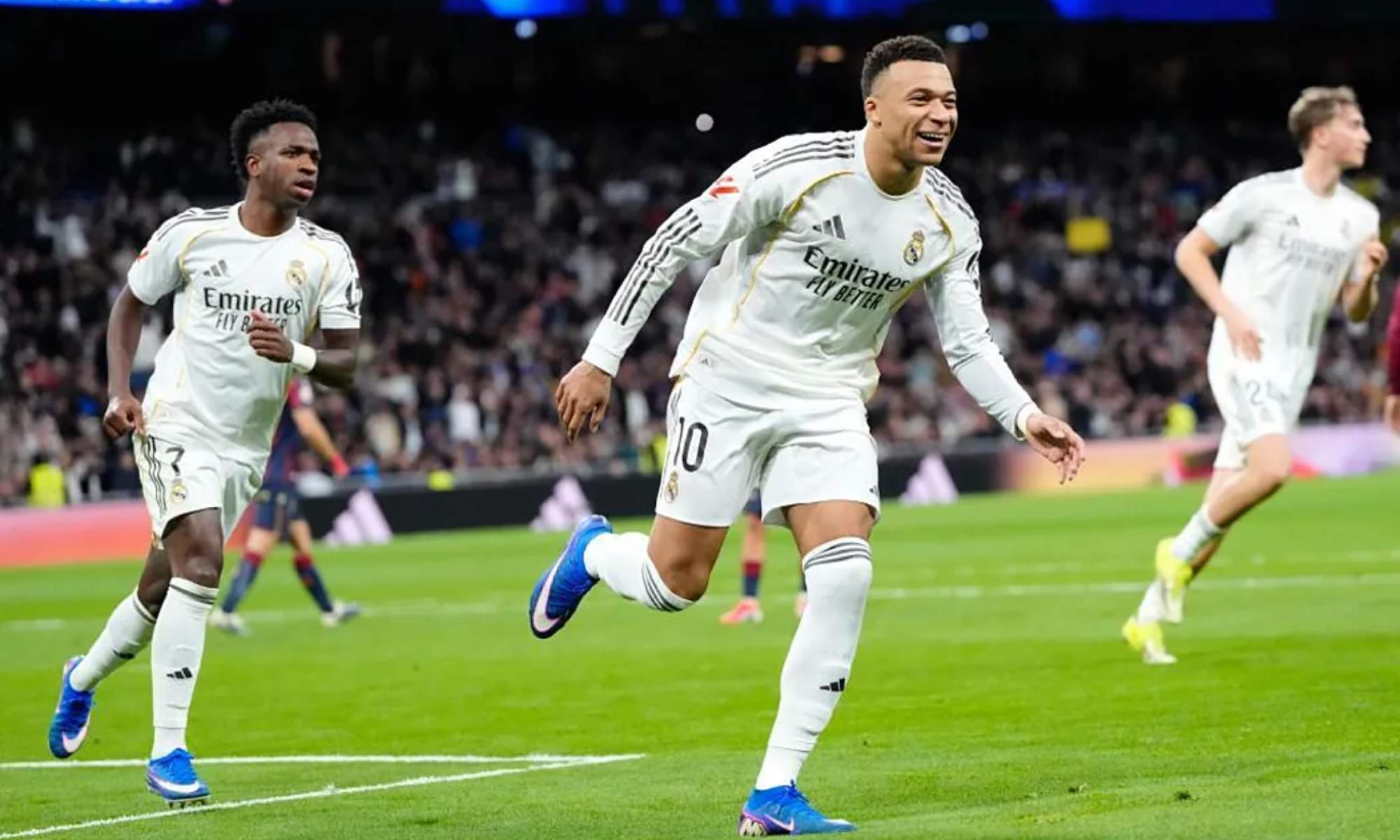 Kylian Mbappé, celebrando después de marcar el penalti al inicio de la segunda parte.