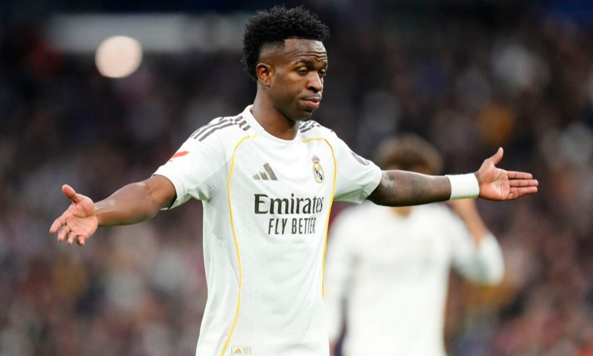 Vinicius dijo adiós al Bernabéu sin despedirse tras el 2-0: en el vestuario le esperaba Florentino para consolarle