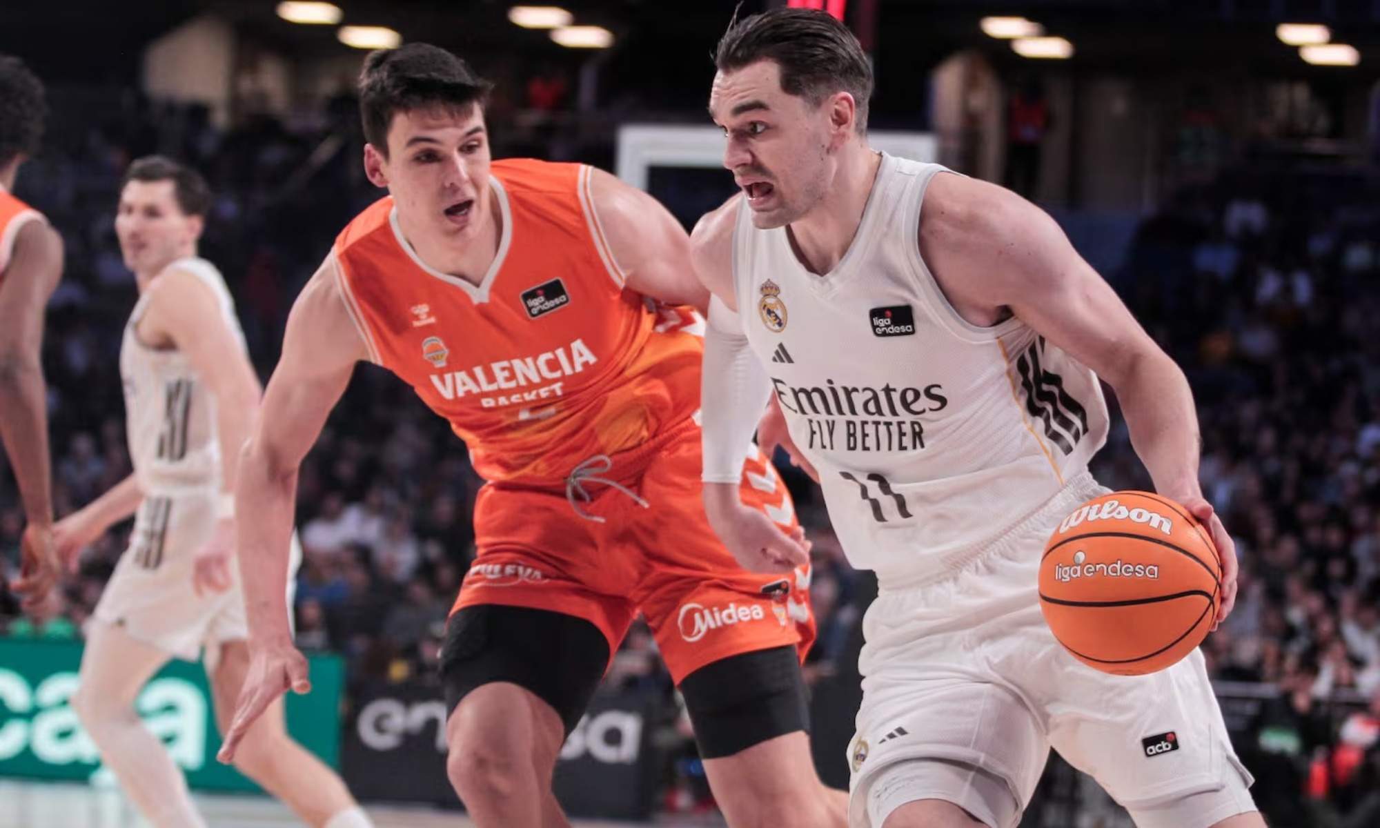 Nueva remontada del Real Madrid de Scariolo contra el Valencia y roza los 100 puntos