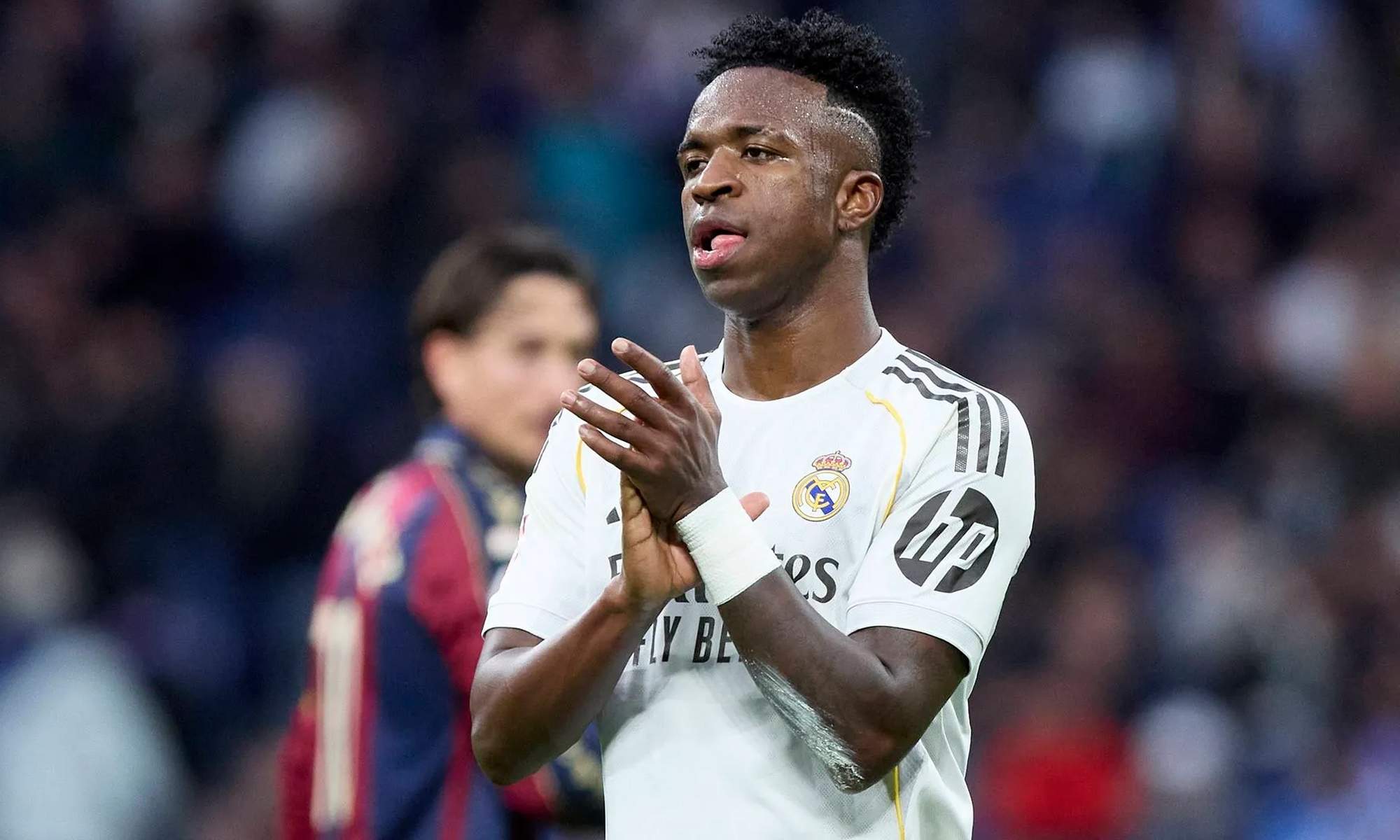 Vinícius Júnior aplaudiendo irónicamente en el Levante - Real Madrid. 