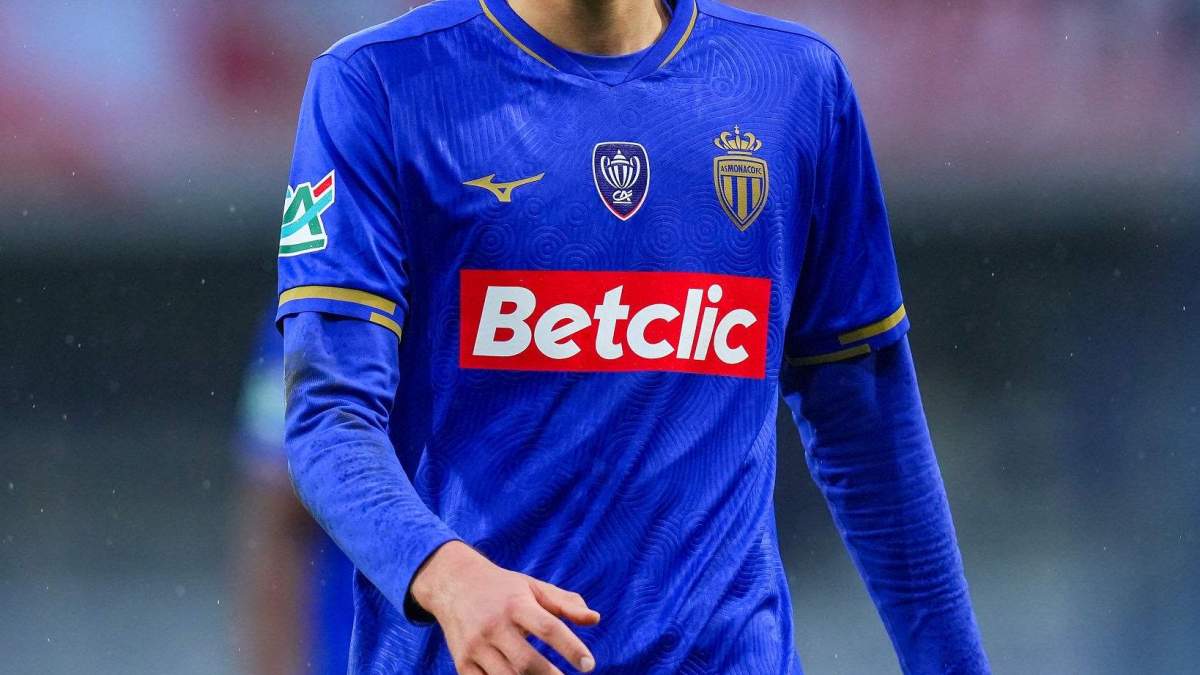 Maghnes Akliouche durante un partido con el Mónaco. 