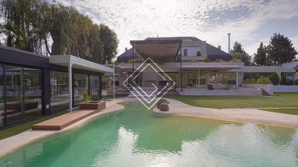 La casa que tuvo Ronaldo en España cuando jugó en el Real Madrid. La casa que tuvo Ronaldo en España cuando jugó en el Real Madrid.