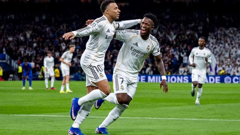 Kylian Mbappé y Vinícius Júnior celebrando un gol contra el Mónaco.