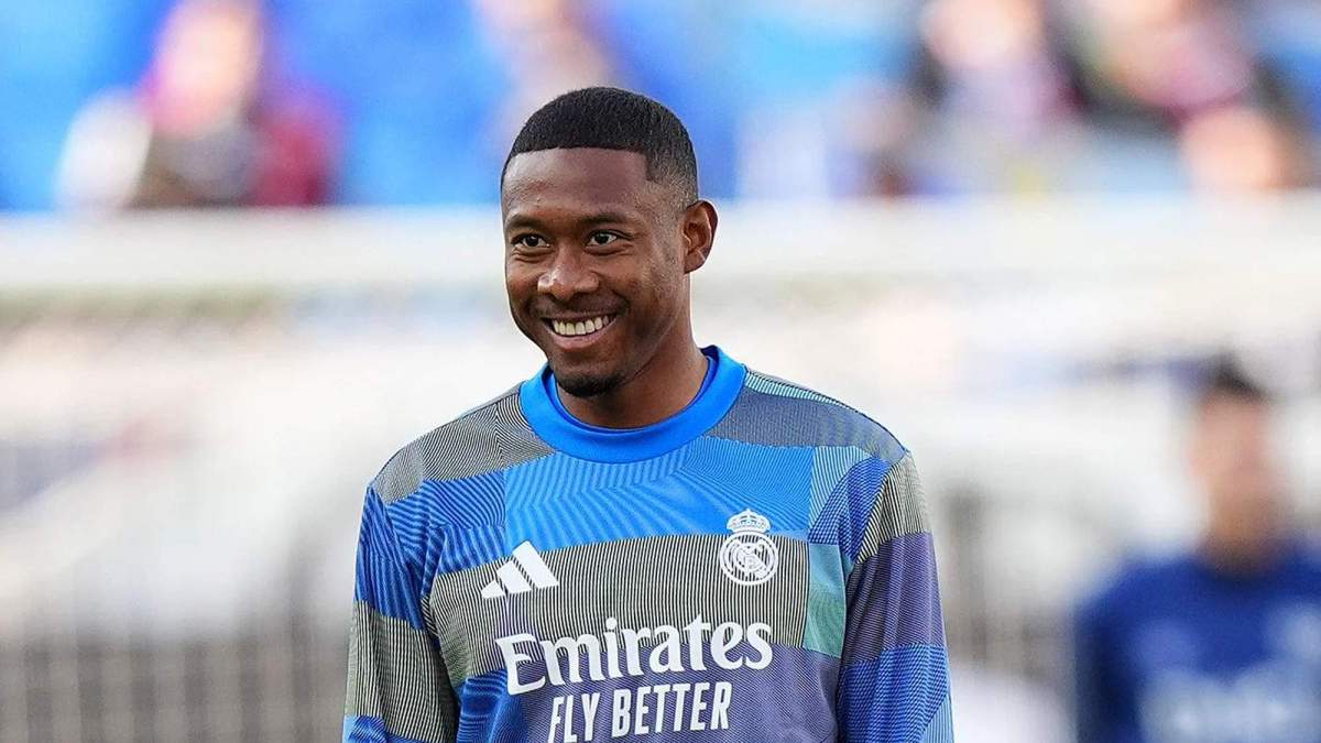 David Alaba durante un calentamiento con el Real Madrid.