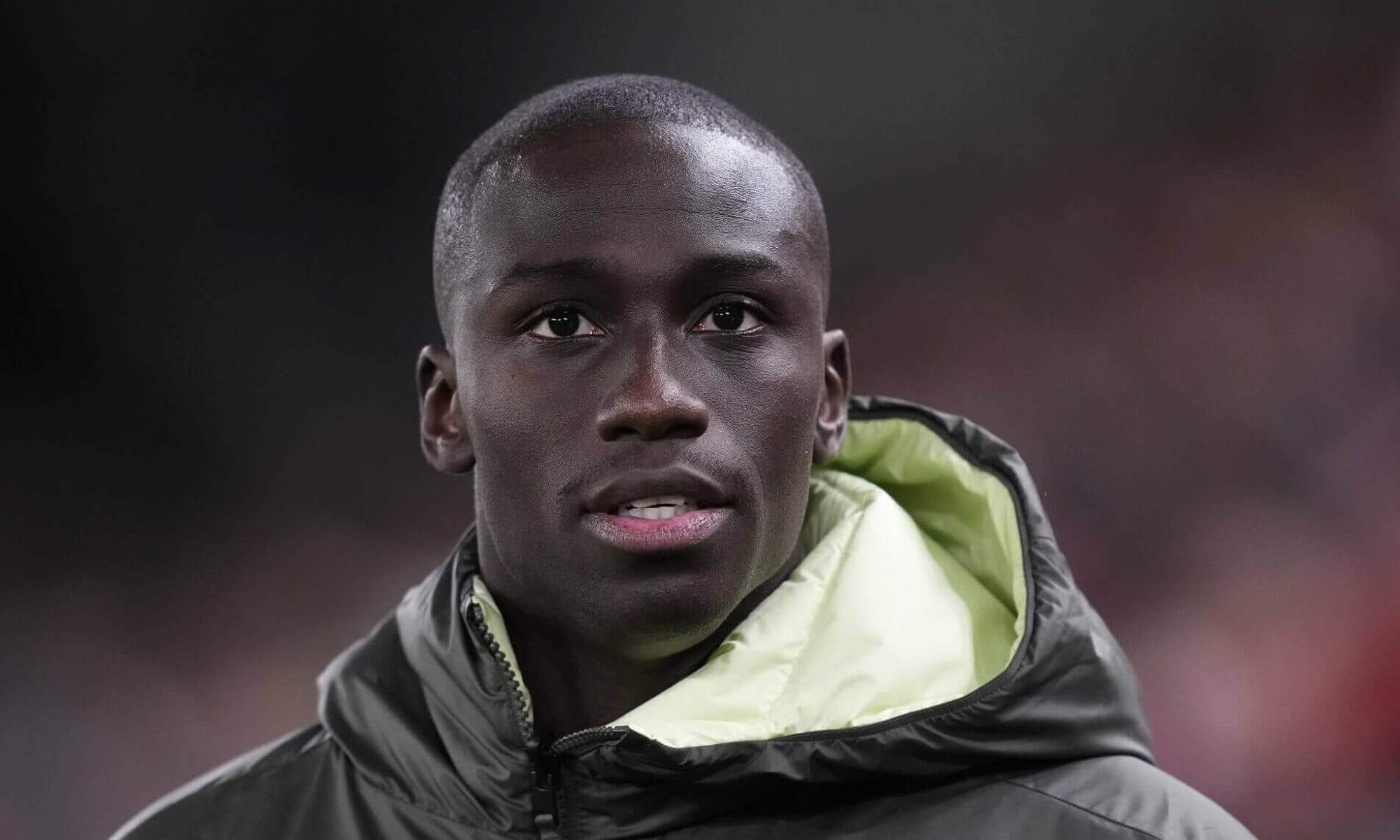 Ferland Mendy de suplente del Real Madrid.