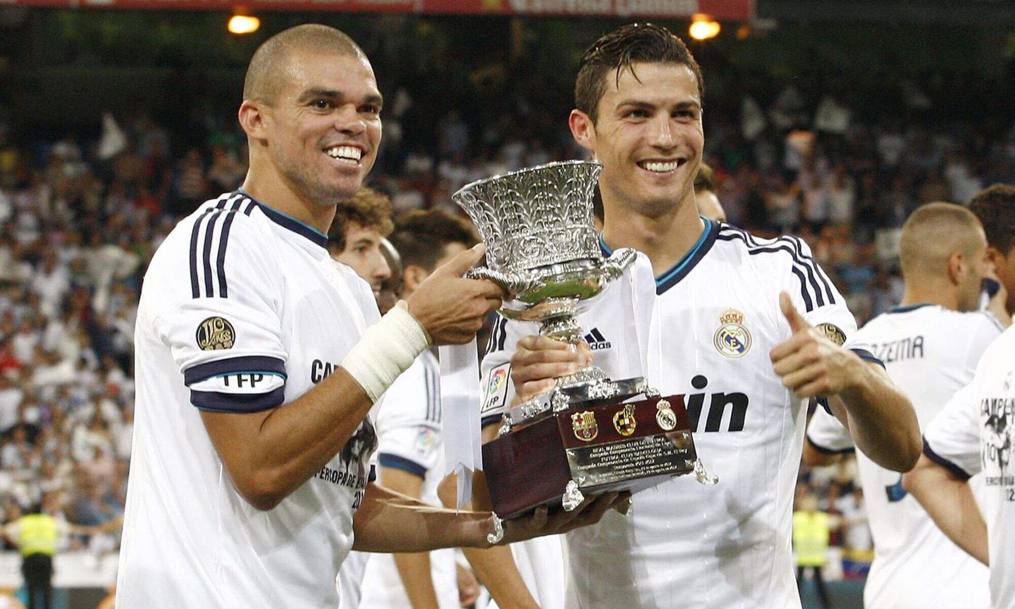 Cristiano Ronaldo y Pepe celebrando la Supercopa del Real Madrid 