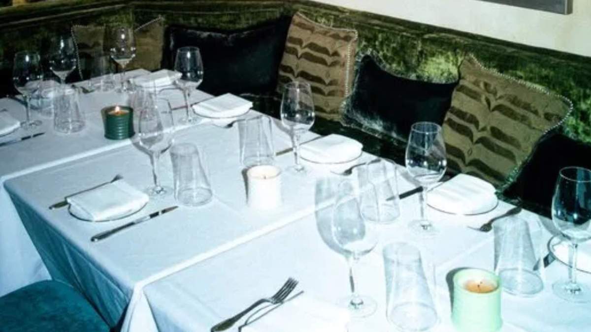 Una mesa para comer en el 61.