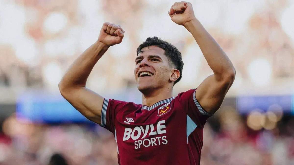 Mateus Fernandes celebrando un gol