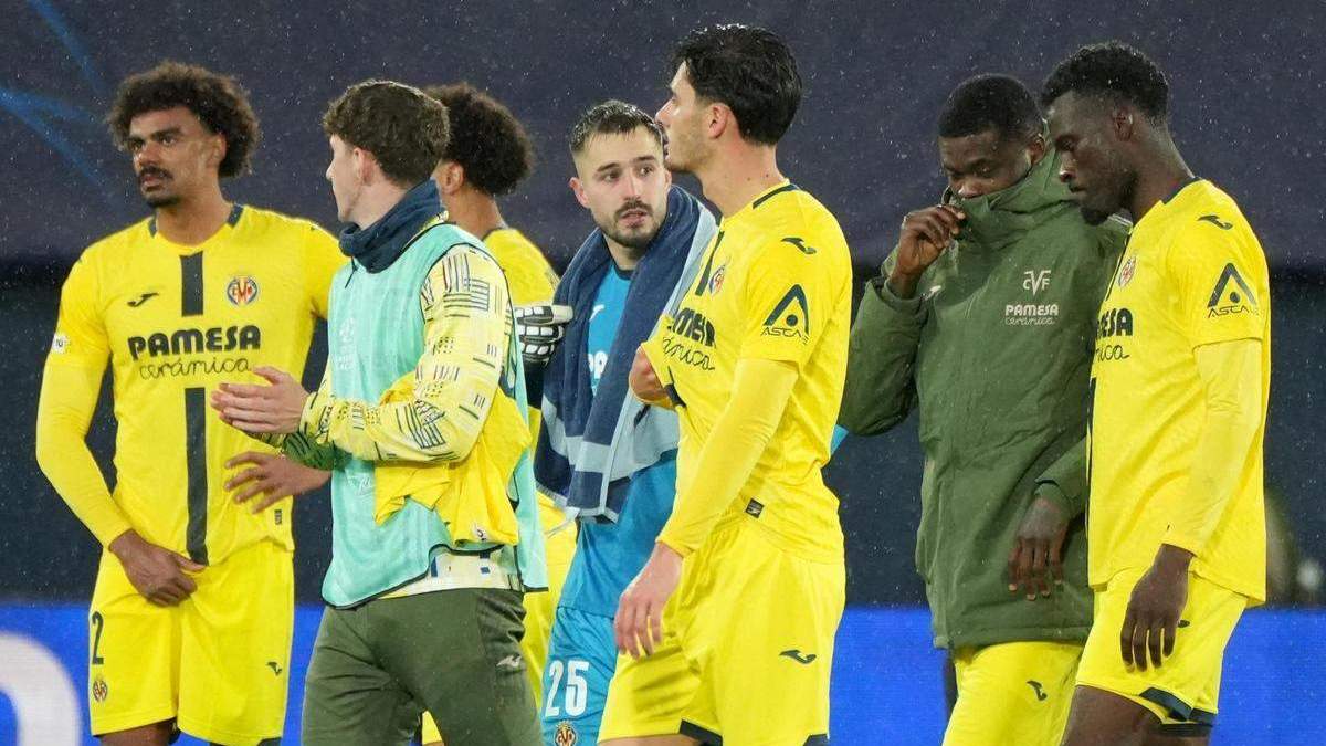 Jugadores del Villarreal después del partido contra el Ajax
