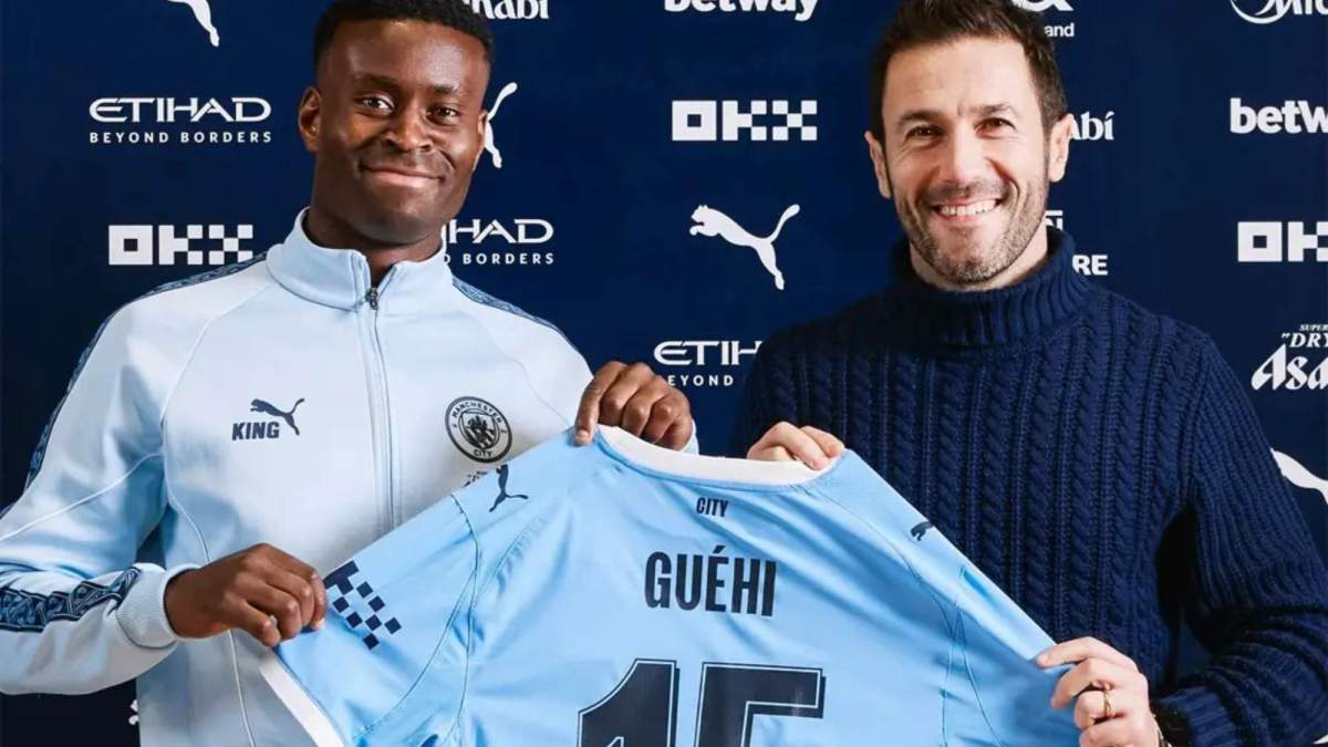 Marc Guéhi en su presentación como futbolista del Manchester City (1)