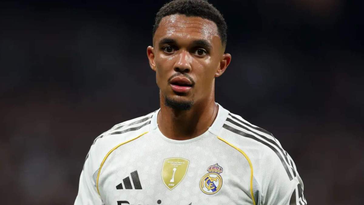 Trent Alexander-Arnold en un partido con el Real Madrid 