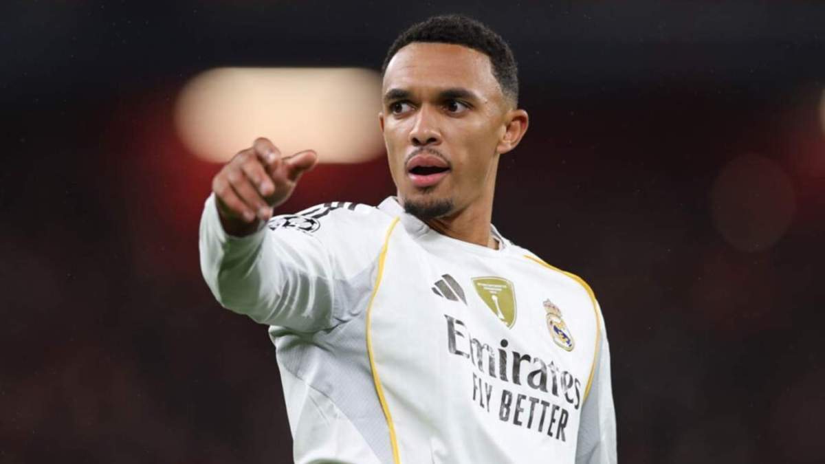 Trent Alexander-Arnold jugando un partido con el Real Madrid.