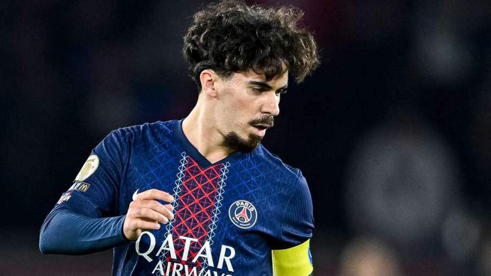 Vitinha jugando un partido con el Paris Saint-Germain.