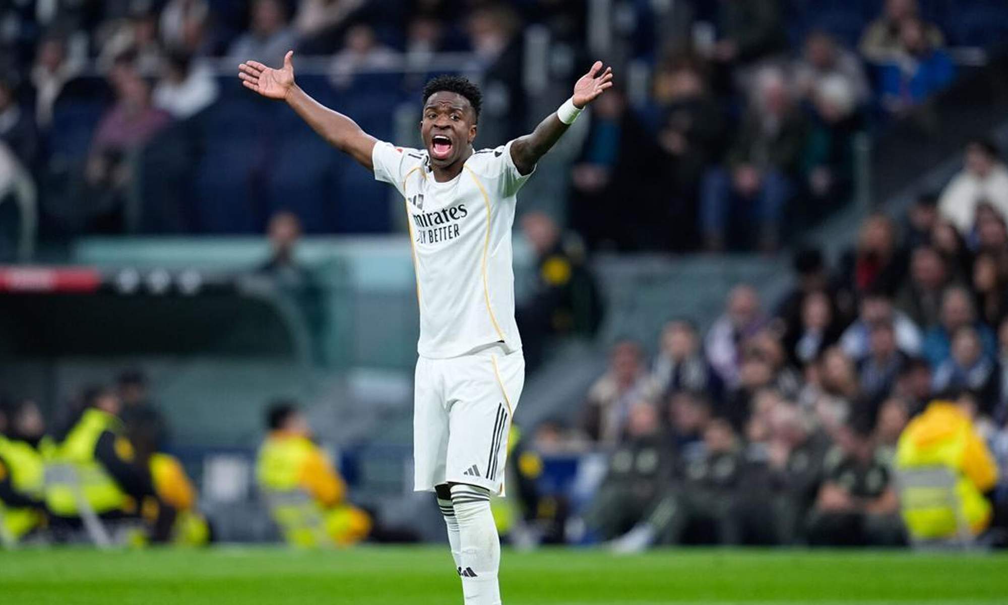 Vinícius Júnior protestando en un partido del Real Madrid. 