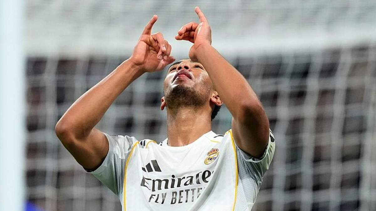 Jude Bellingham celebrando su último gol con ironía Jude Bellingham celebrando su último gol con ironía