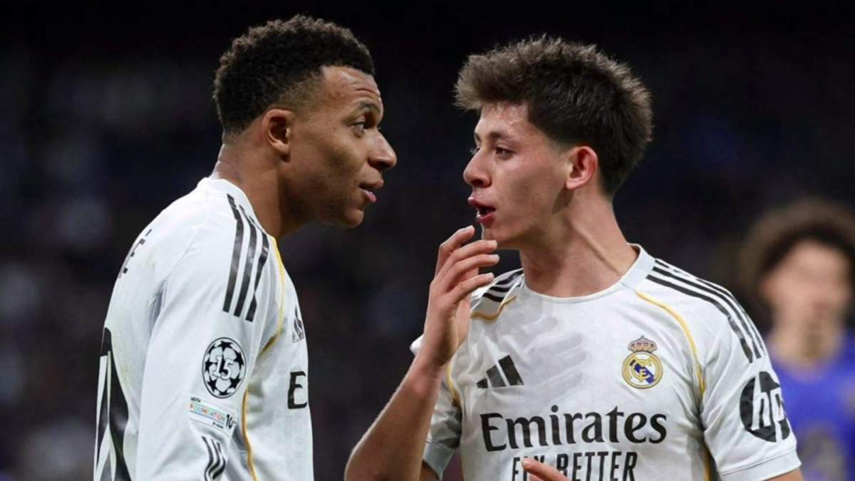 Mbappé y Arda Güler durante un partido del Real Madrid (1)