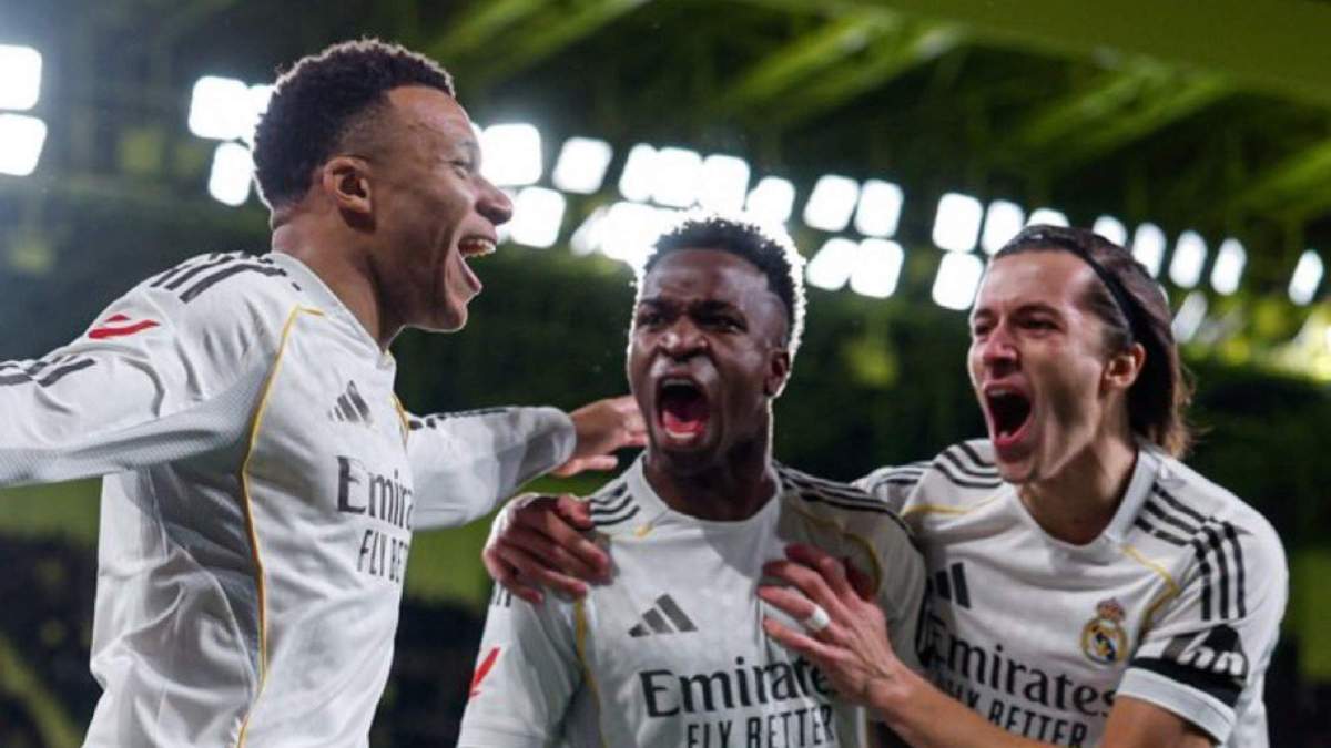 Mbappé junto a Vinicius y Carreras