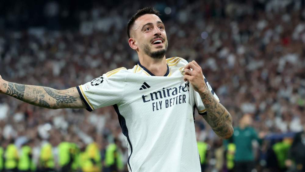 Joselu, celebrando un gol con el Real Madrid en el estadio Santiago Bernabéu.