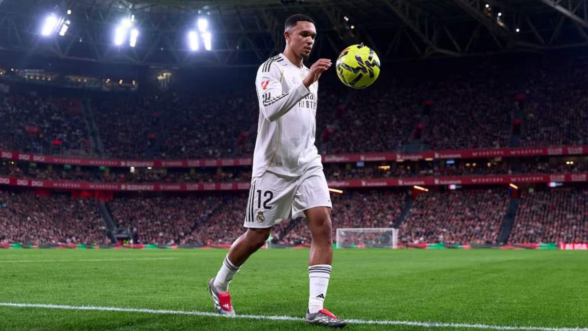 Alexander-Arnold, en un partido con el Real Madrid durante este curso.