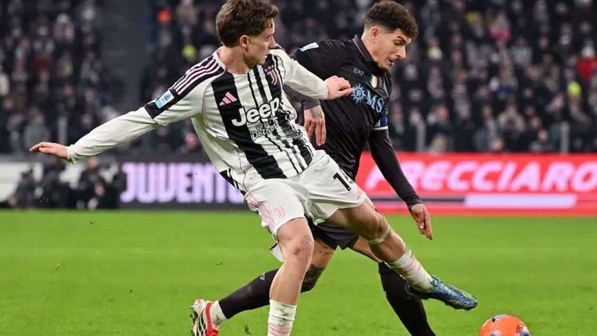 Yildilz jugando un partido contra el Nápoles. 