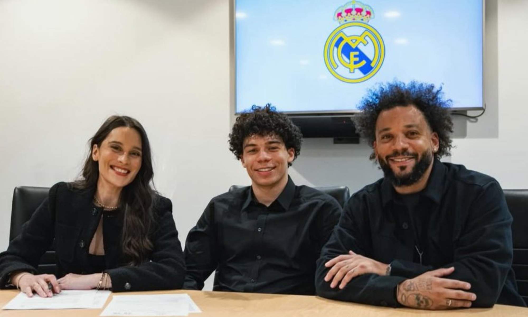 Enzo Alves firma su primer contrato profesional como futbolista: sigue los pasos de Marcelo, su padre