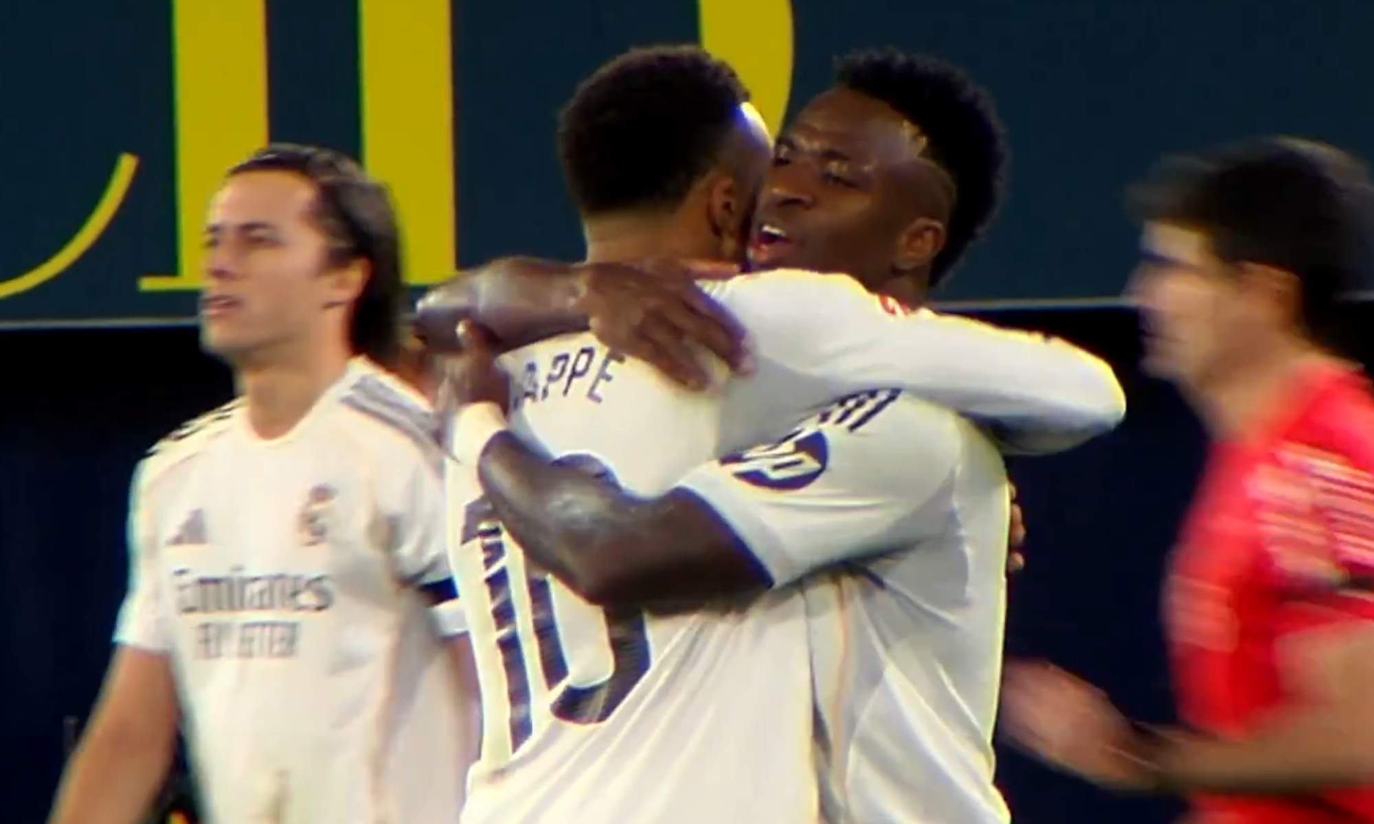 Vinicius se rindió en elogios hacia Mbappé tras la victoria frente al Villarreal