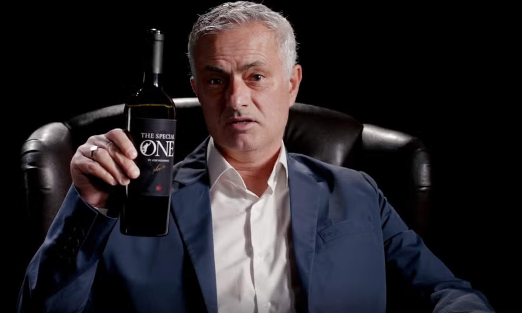 José Mourinho, con su línea de botellas de vino, 'The Special One'.