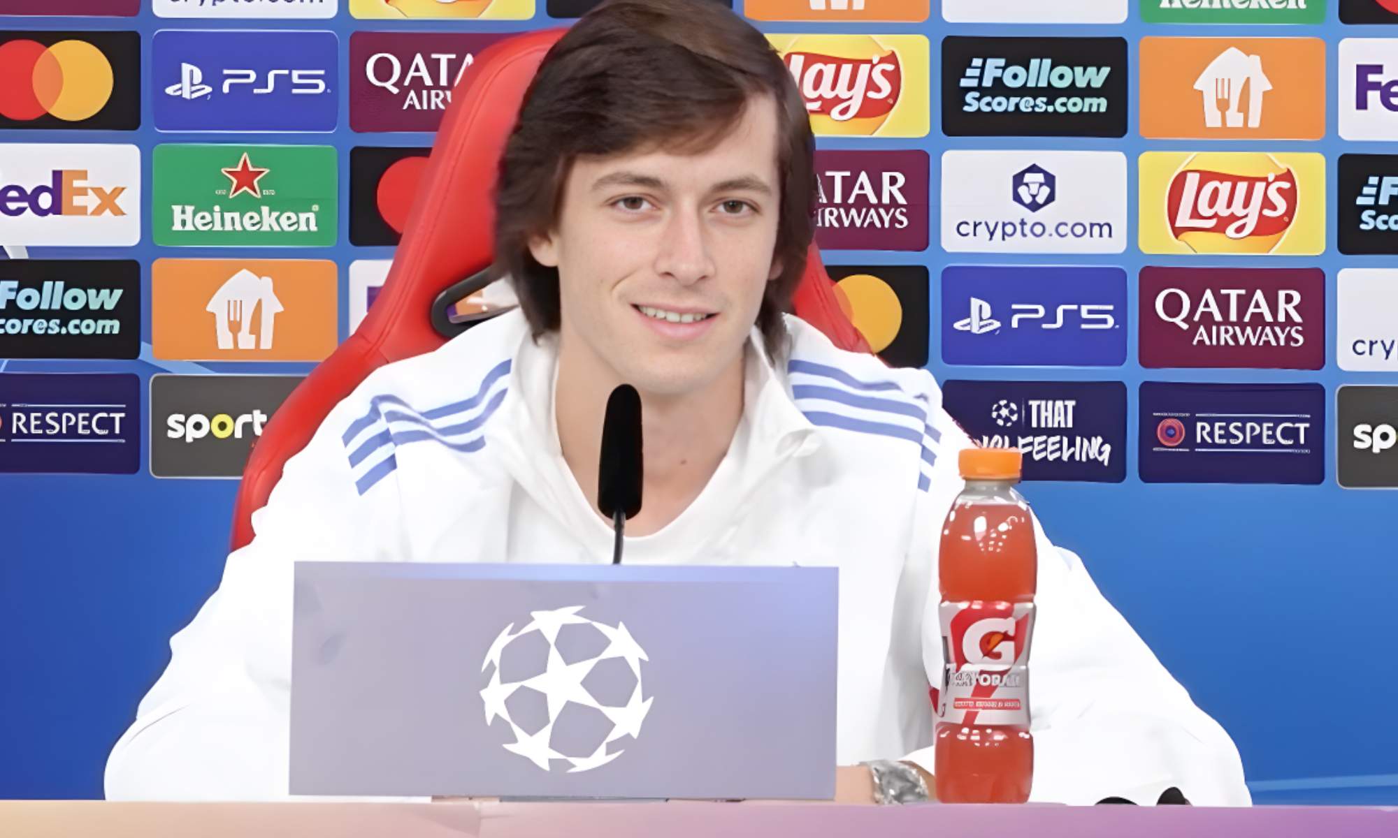Álvaro Carreras, en la rueda de prensa previa al partido de Champions contra el Benfica.