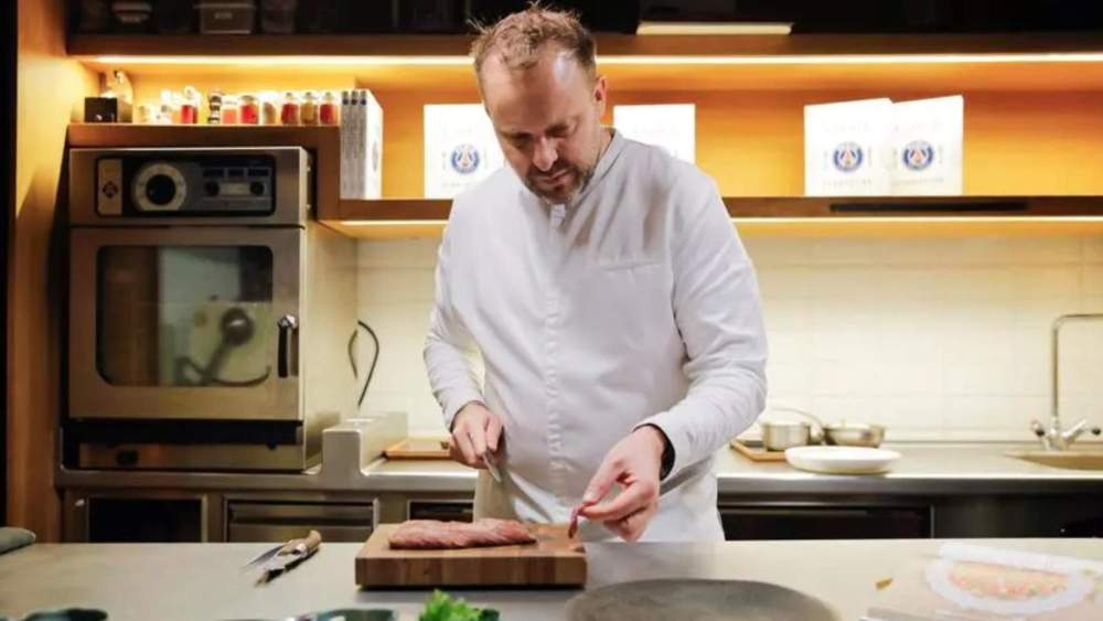 El chef David Toutain ha desvelado el plato favorito de Kylian Mbappé. El chef David Toutain ha desvelado el plato favorito de Kylian Mbappé.