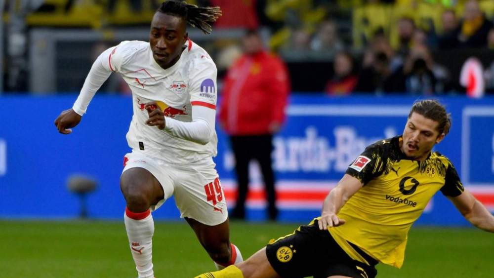 Yan Diomande, en un partido con el Leipzig durante esta temporada.