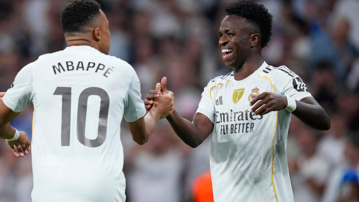 Kylian Mbappé y Vinícius Júnior celebrando un gol. 