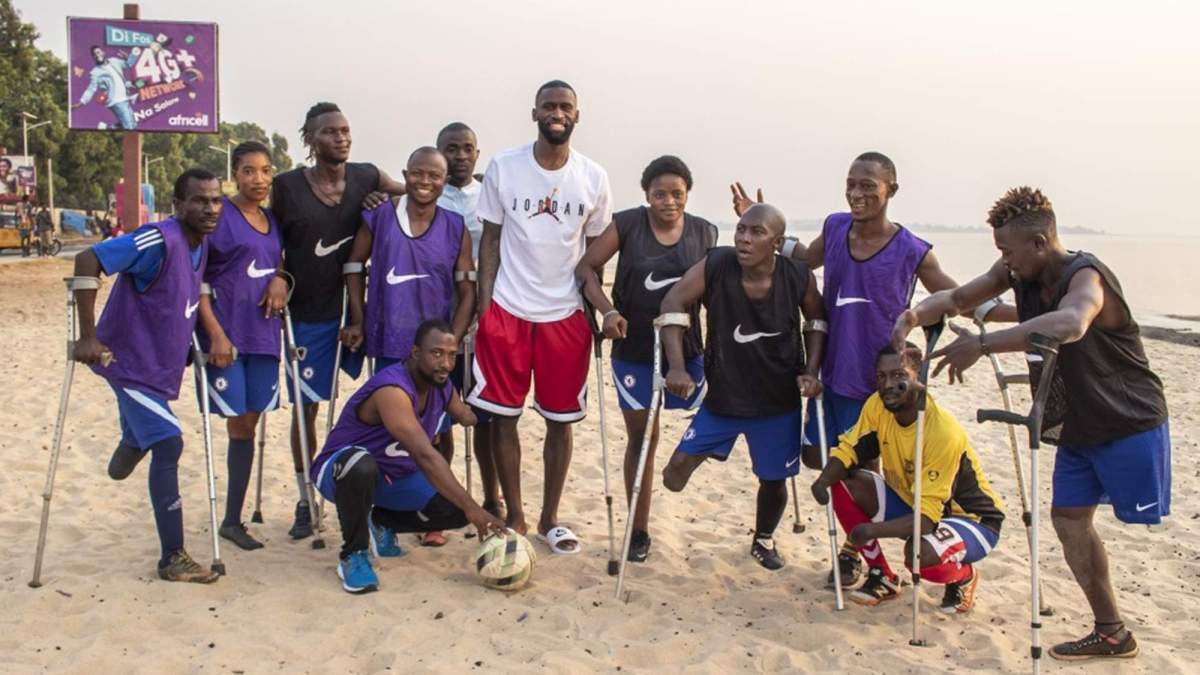 Antonio Rüdiger en Sierra Leona.