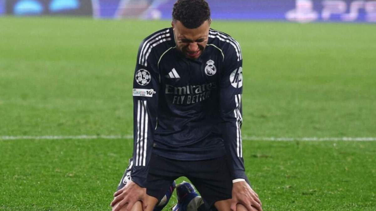 Mbappé lamentándose durante el partido