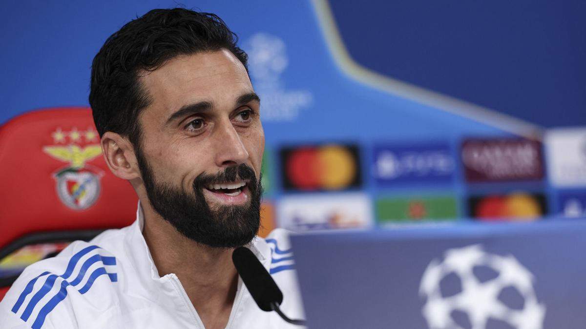 Álvaro Arbeloa en una rueda de prensa con el Real Madrid.