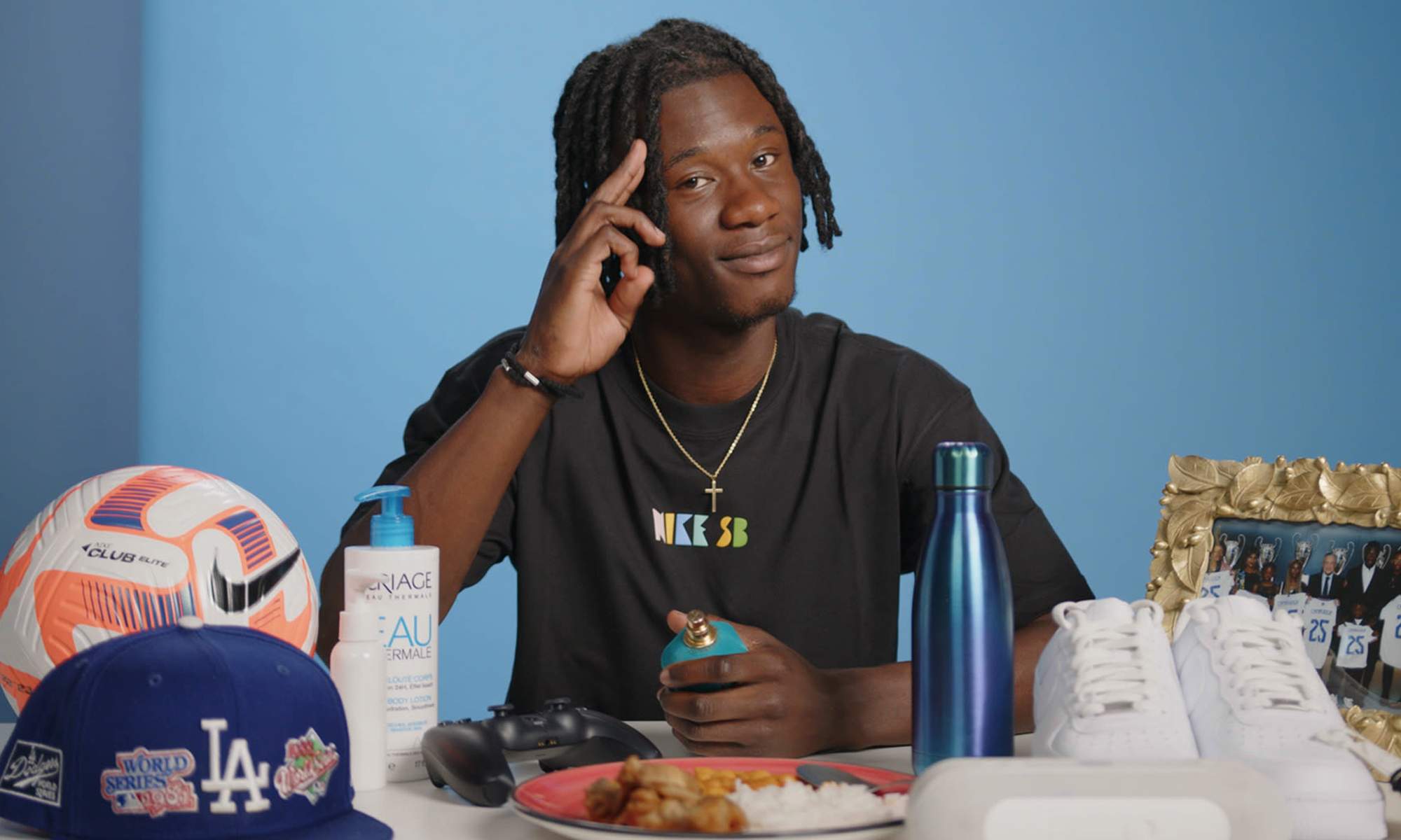 Eduardo Camavinga y algunas cosas que lleva siempre consigo.