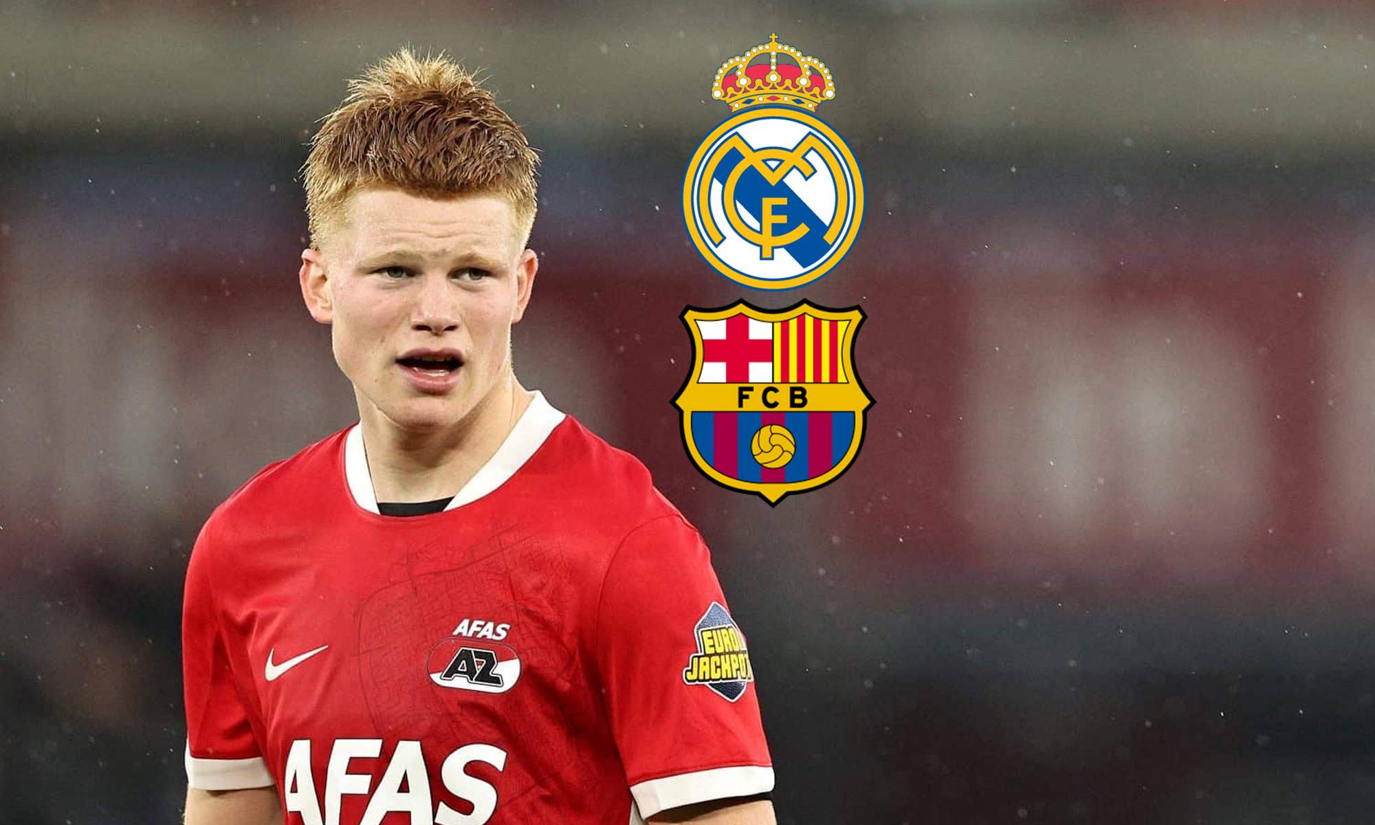 Kees Smit jugando un partido con el AZ Alkmaar y los escudos del Real Madrid y el Barcelona. 