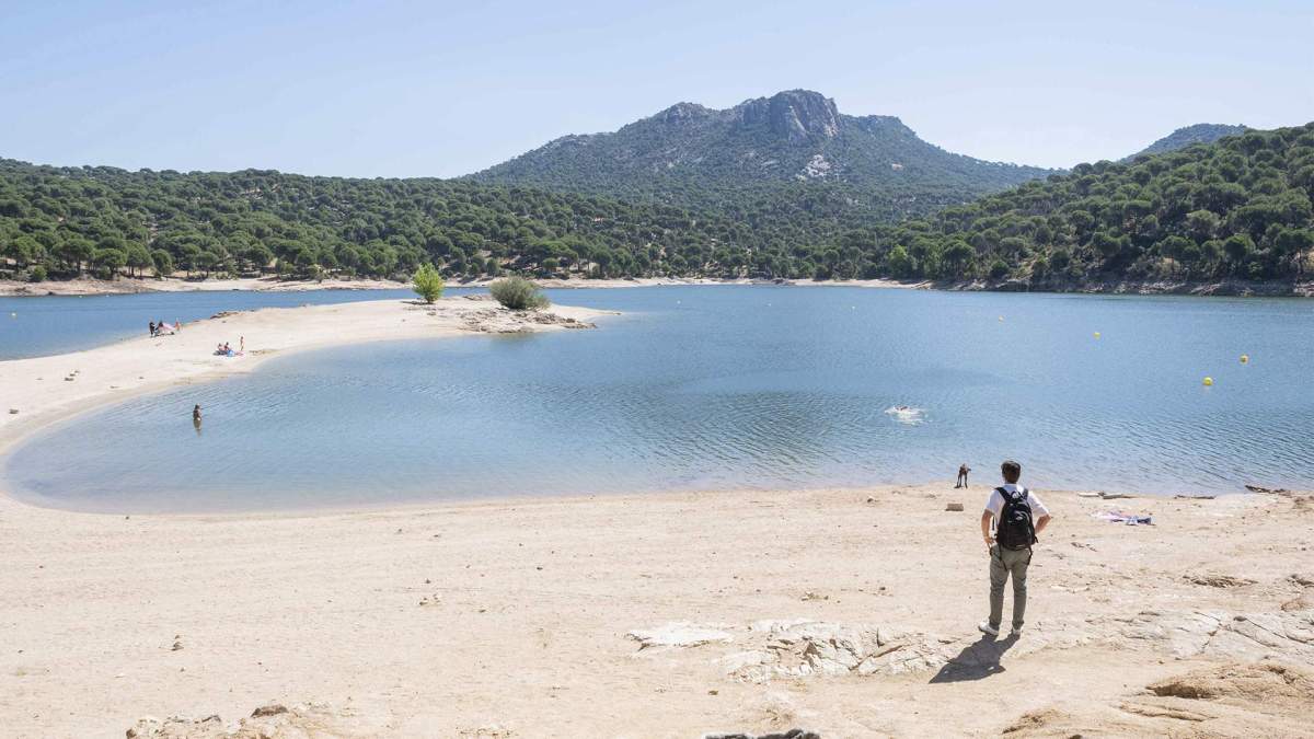 La playa de un pantano de Madrid.
